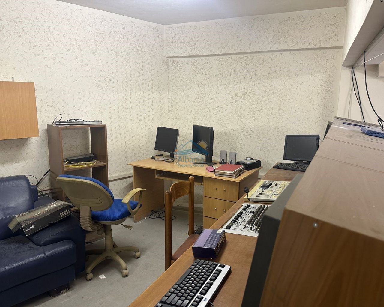 Business Unit In Affitto A Valona Albania